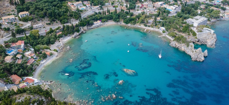 Grecja ostrzega turystów. Grzywna nawet 1000 euro za niewinną pamiątkę z plaży