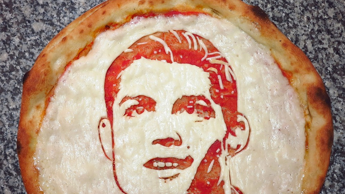 Szkoccy smakosze mogą się nieco zdziwić, bowiem w jednej z restauracji w Glasgow podawana jest pizza z... podobizną Cristiano Ronaldo. W menu lokalu "Bella Napoli" były już m.in. "Marilyn Monroe", "Barack Obama" i "Marlon Brando".