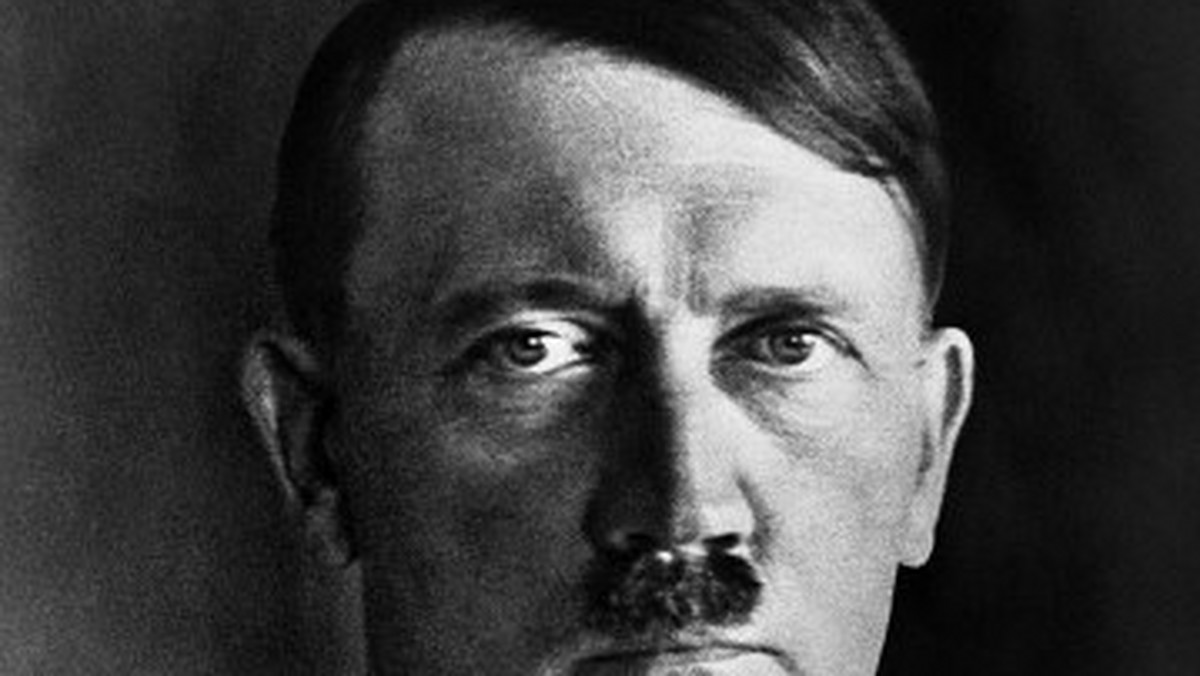 Reklama, która ukazała się niedawno w tureckiej telewizji, wywołała międzynarodowy skandal i oburzenie Tureckiej Społeczności Żydowskiej - 12-sekundowy czarno-biały spot pokazuje Adolfa Hitlera, który namawia do używania szamponu dla "prawdziwych mężczyzn", informuje portal mirror.co.uk.