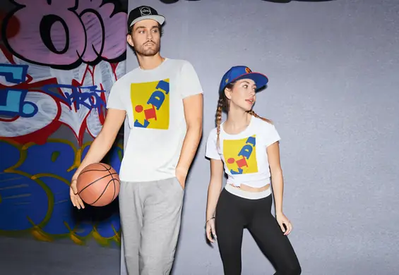 Lidl stawia na streetwear. Klapki, skarpety i T-shirt z logo sieci od poniedziałku w sklepach