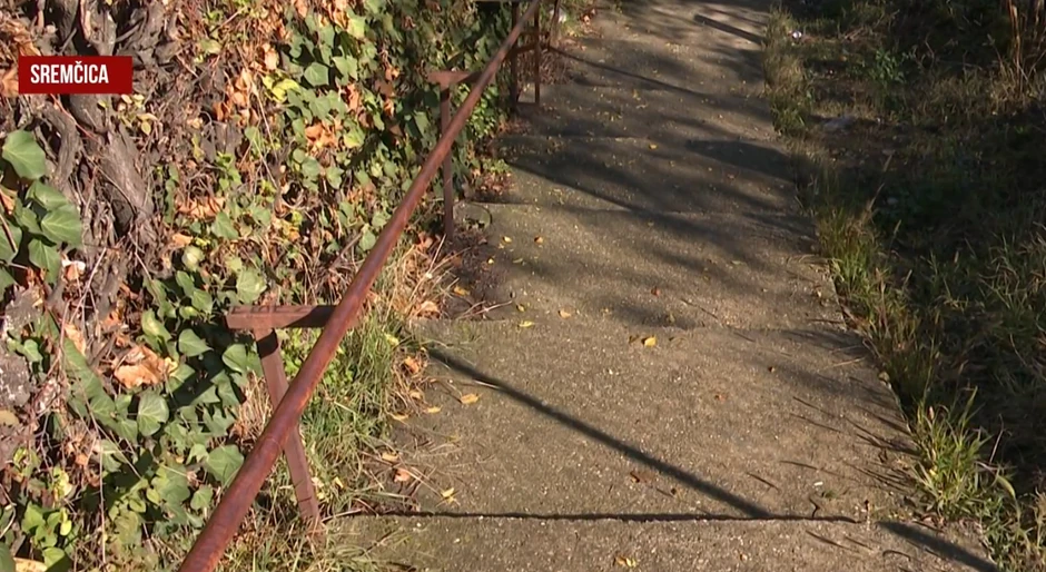Građani upozoravaju da je ulica u Sremčici nebezbedna