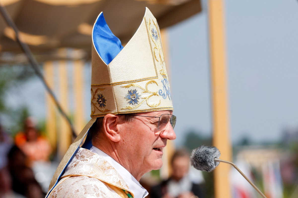 Częstochowa, 03.05.2025. Przewodniczący KEP abp Tadeusz Wojda podczas mszy św. na Wałach Jasnogórskich w Częstochowie z okazji Centralnych obchodów Święta NMP Królowej Polski