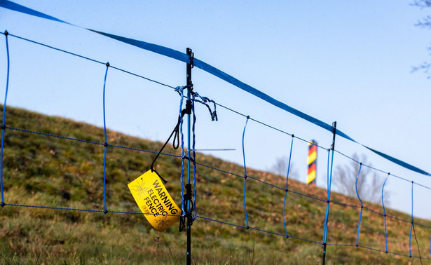 Na granicy landu, od południa do Frankfurtu nad Odrą znajduje się obecnie mobilny płot elektryczny o długości 120 kilometrów