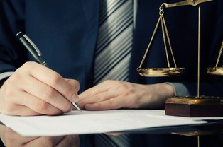 Holenderski rząd chce wzmocnić nadzór nad zawodami prawniczymi