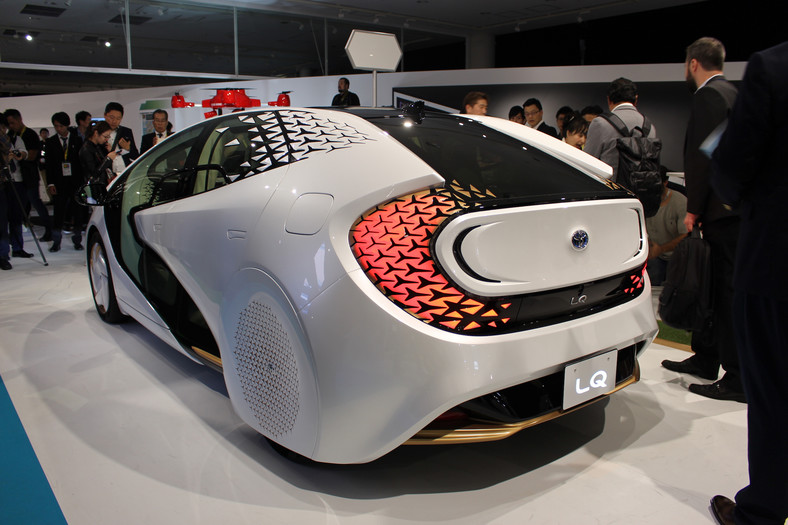 Futurystyczna Toyota LQ Concept