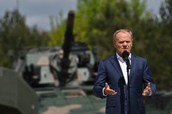 Tusk: Silna polska armia to najlepsza odpowiedź na traumę II wojny