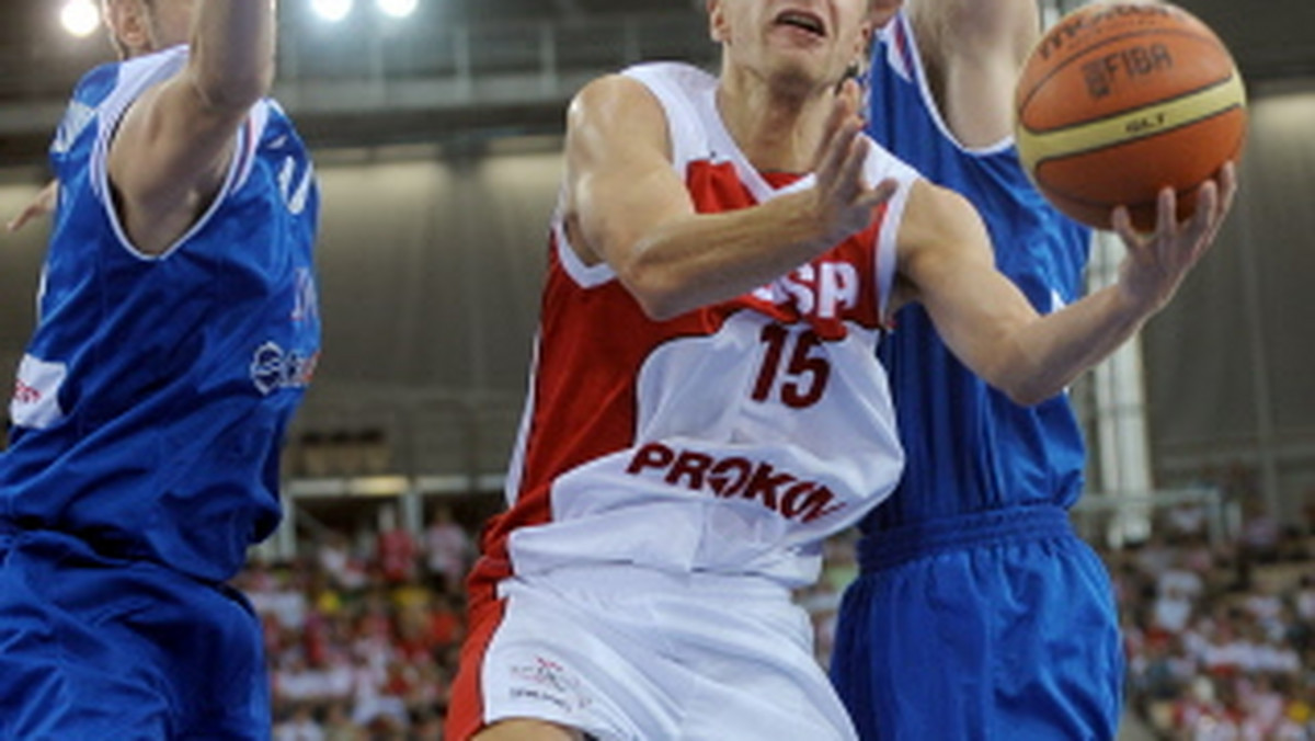 Słoweński trener Ales Pipan ogłosił w poniedziałek oficjalnie nazwiska 12 zawodników, którzy zagrają na rozpoczynającym się jutro EuroBaskecie. Kadrowicze udali się do Poniewieża, gdzie w środę o 14 na inaugurację imprezy zmierzą się z obrońcą tytułu Hiszpanią.