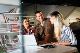 Pokolenie Zet - co to za pokolenie i co wyróżnia je na rynku pracy?
