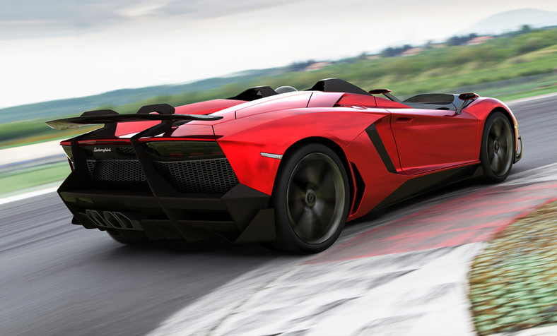 Lamborghini Aventador J: drogowy myśliwiec