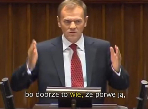 Donald Tusk śpiewa "Ona tańczy dla mnie". WIDEO