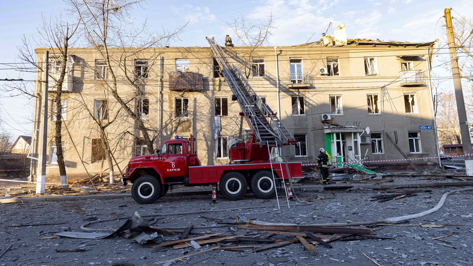 Zniszczenia w Charkowie,po rosyjskim ataku dronów na budynki mieszkalne, 4 kwietnia 2024 r.