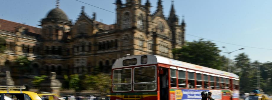 Autobus komunikacji miejskiej w Bombaju