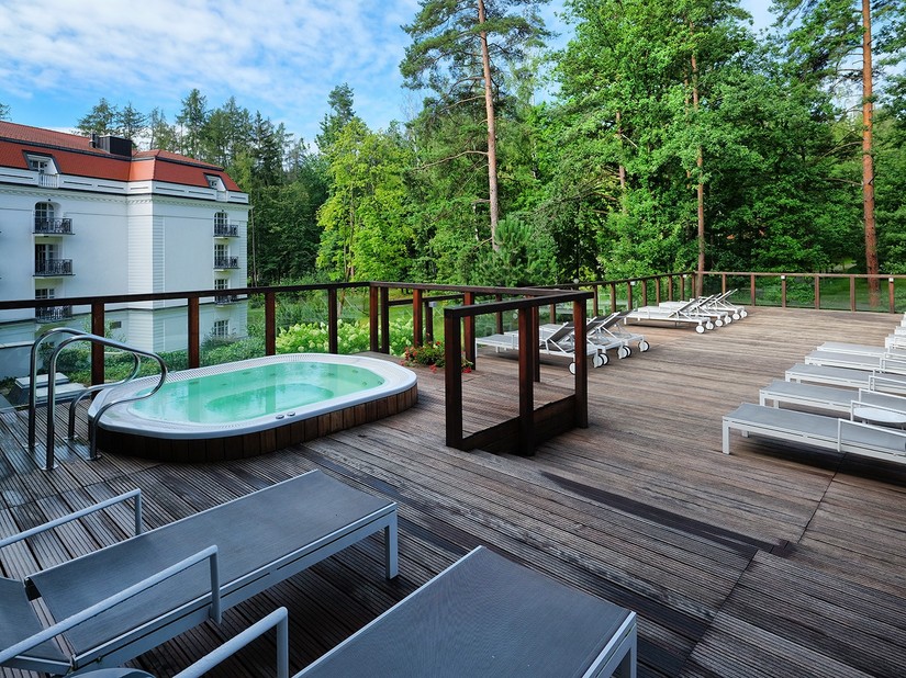 Hotel SPA Dr Irena Eris Polanica-Zdrój - taras z jacuzzi 