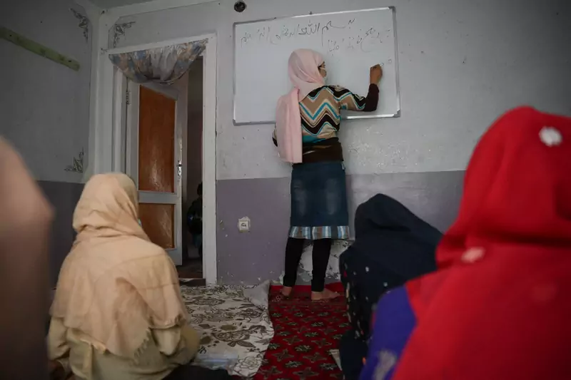 Tajna szkoła dla dziewcząt w Afganistanie Fot. DANIEL LEAL/AFP/East News