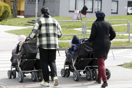 Dłuższy urlop rodzicielski, nowy urlop opiekuńczy. Projekt zmian w Kodeksie pracy w konsultacjach