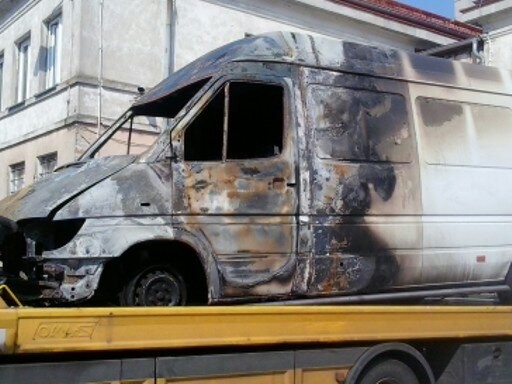 Mercedes spalony po wypadku w Piszu