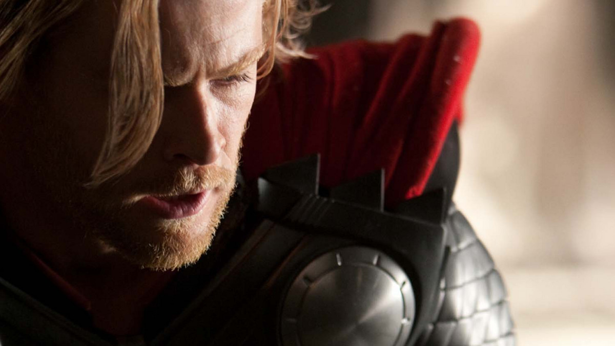W sieci pojawił się nowy klip będący uzupełnieniem zwiastuna filmu fantasy "Thor" w reżyserii Kennetha Branagha, czyli ekranizacji komiksu Marvela. Materiał wideo ujawnia okoliczności, w jakich nastąpiło pierwsze spotkanie bohaterów granych przez Natalie Portman i Chrisa Hemswortha.