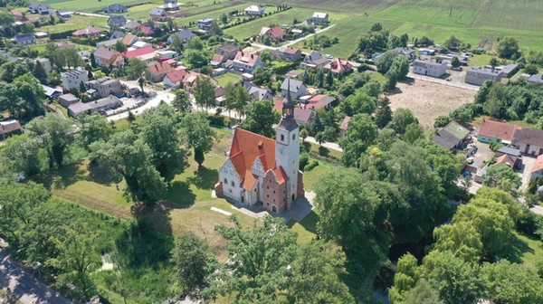 Kościół Świętej Trójcy w kilka słowach? Miejsce, które łączy w sobie piękno, historię i ducha minionych epok. 