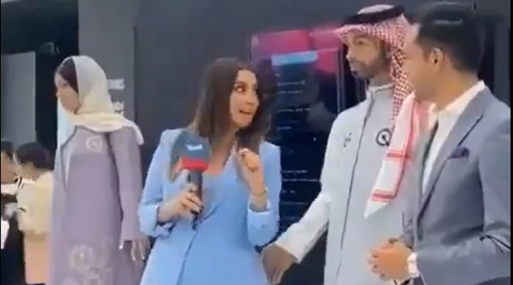 Szaúd-Arábia első férfi humanoid robotja letapizta a riporternőt a bemutató közben / Fotó: X