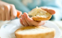 Przy Hashimoto należy wykluczyć gluten i nabiał? Dietetyk odpowiada