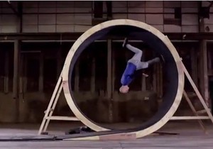 438149_gravitacija-foto-youtube-carli-len