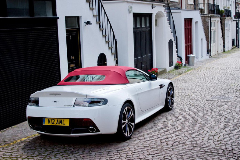 Aston Martin V12 Vantage: roadster dla wybranych