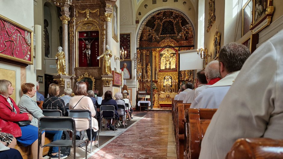 Co to jest churching? Szukanie czegoś czy ucieczka przed czymś?