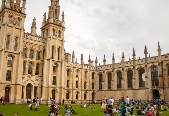 Nie dla określania płci na Oxfordzie? Studenci chcą zastąpić "she" i "he" zaimkiem... "ze"