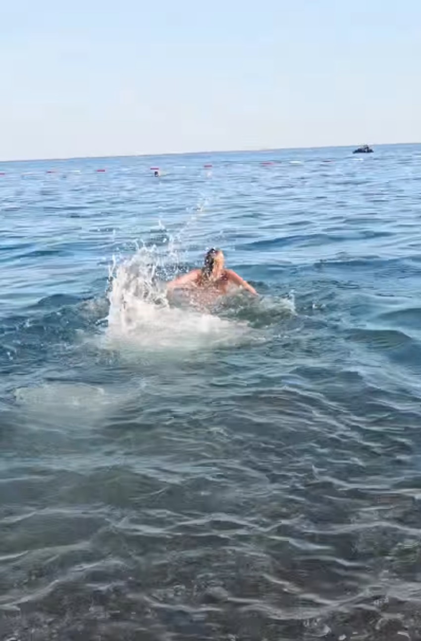 Jovana Jeremić na plaži