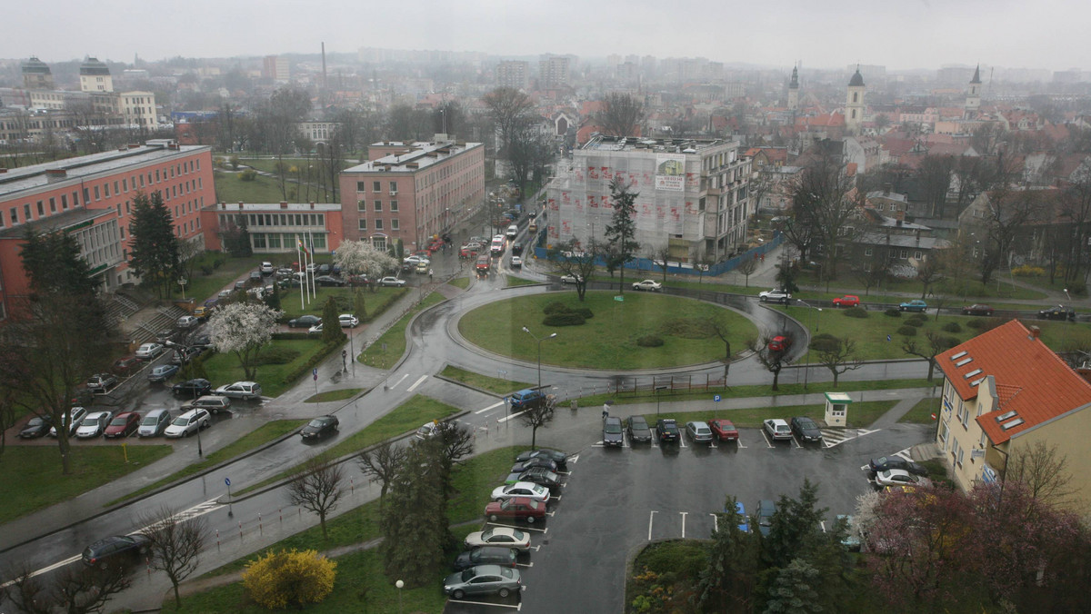 Główny Urząd Statystyczny informuje iż w 2035 roku z ponad miliona mieszkańców regionu ubędzie ponad 46 tysięcy osób. Problem dotknie nie tylko Gorzowa Wielkopolskiego, ale i Zielonej Góry. Mieszkańcy wolą uciekać z większych miast na korzyść wsi - informuje gorzow.gazeta.pl.