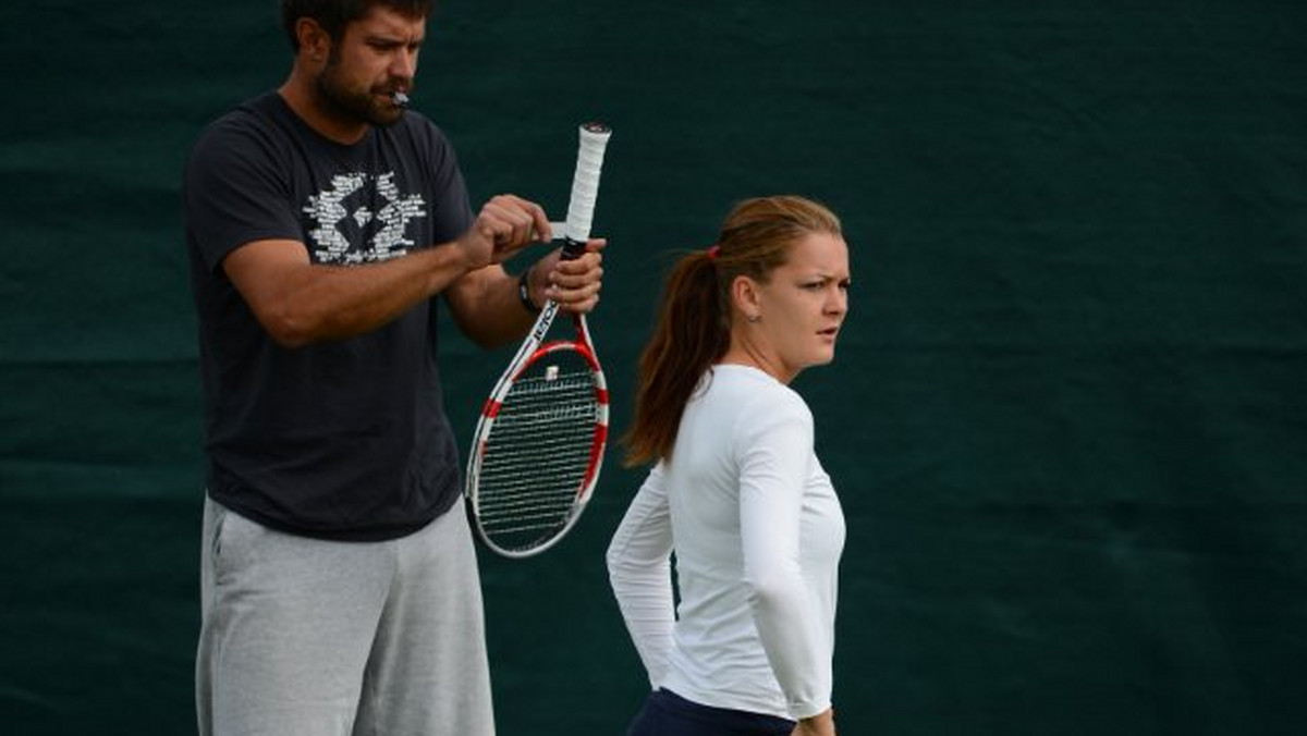 - Od meczu z Julią Goerges na igrzyskach, Agnieszka przesypia trochę początek meczów. Ale powoli staramy się z tego małego kryzysu wyjść - taki problem w rozmowie z eurosport.onet.pl diagnozuje Tomasz Wiktorowski, trener Agneiszki Radwańskiej. Polka pokonała w II rundzie US Open Carlę Suarez Navarro 4:6, 6:3, 6:0.