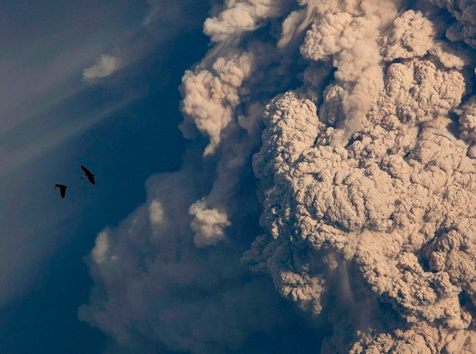Gigantyczna chmura pyłu po erupcji wulkanu Puyehue-Cordon Caulle w Chile