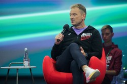 Sławomir Nitras będzie walczył ze "średniowiecznymi" zapisami w kontraktach zawodniczek