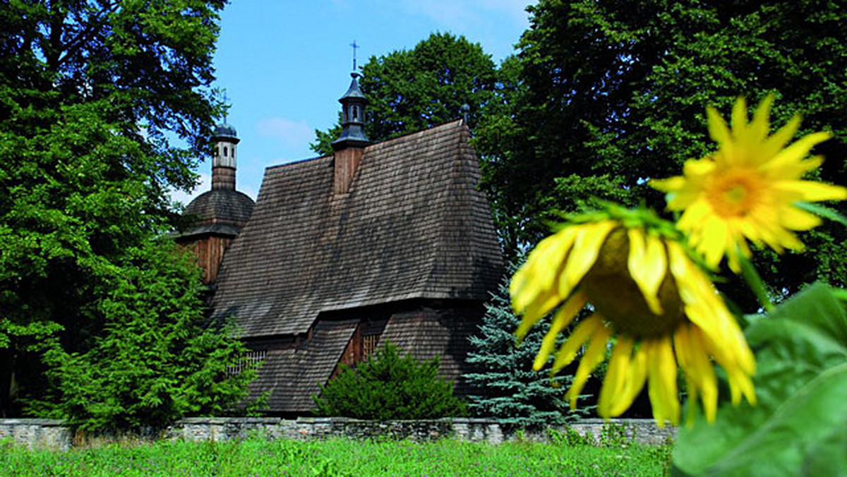 Mało kto wie, ale w Małopolsce znajdują się cztery drewniane kościoły wpisane na Listę Światowego Dziedzictwa Kulturalnego UNESCO. Świątynie w Dębnie Podhalańskim, Binarowej, Sękowej i Lipnicy Murowanej są położone na Szlaku Architektury Drewnianej w Małopolsce, który powstał w 2001 roku z inicjatywy Województwa Małopolskiego.