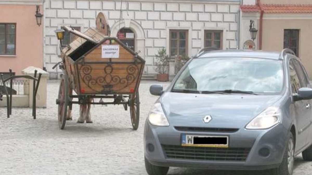 Ratusz przymierza się do ograniczenia ruchu samochodów na Starym Mieście. Wszystko wskazuje na to, że trudniej niż do tej pory będzie można tu wjechać taksówką.