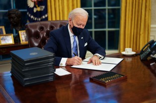 Biden wycofuje zarządzenia swojego poprzednika. USA wróciły do paryskiego porozumienia klimatycznego