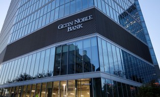 Upadłość Getin Noble Bank. "Frankowicze" powinni przestać spłacać raty? Komentarz prawnika