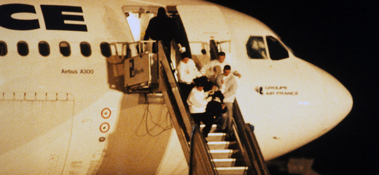 Świąteczny koszmar pasażerów lotu Air France 8969. Terroryści chcieli roztrzaskać samolot o wieżę Eiffla