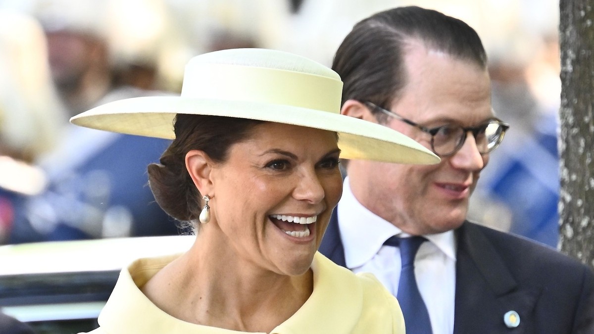 Švedska princeza Viktorija očarala Stokholm u elegantnom kompletu puter žute nijanse