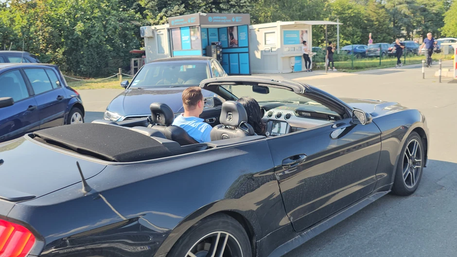 Tanja savić sa 11 godina mlađim dečkom Mukijem