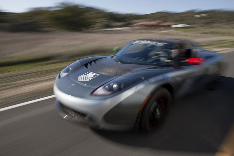 Tesla Roadster w podróży dookoła świata