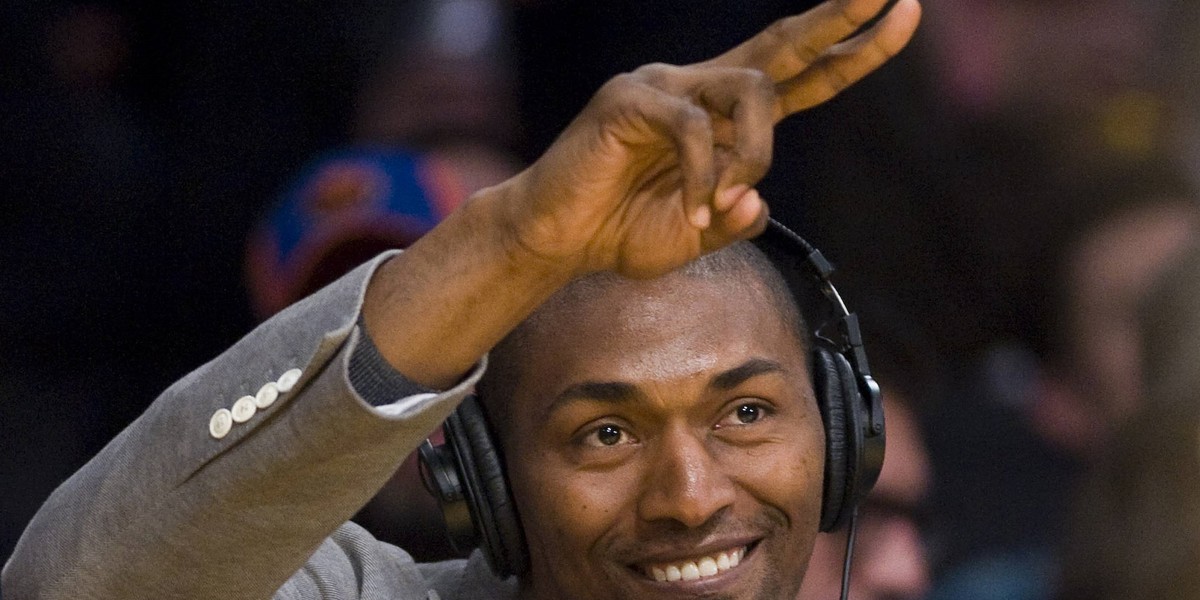 Kolejne zaskoczenie autorstwa Metta World Peace! Pokazał buty a'la miś!