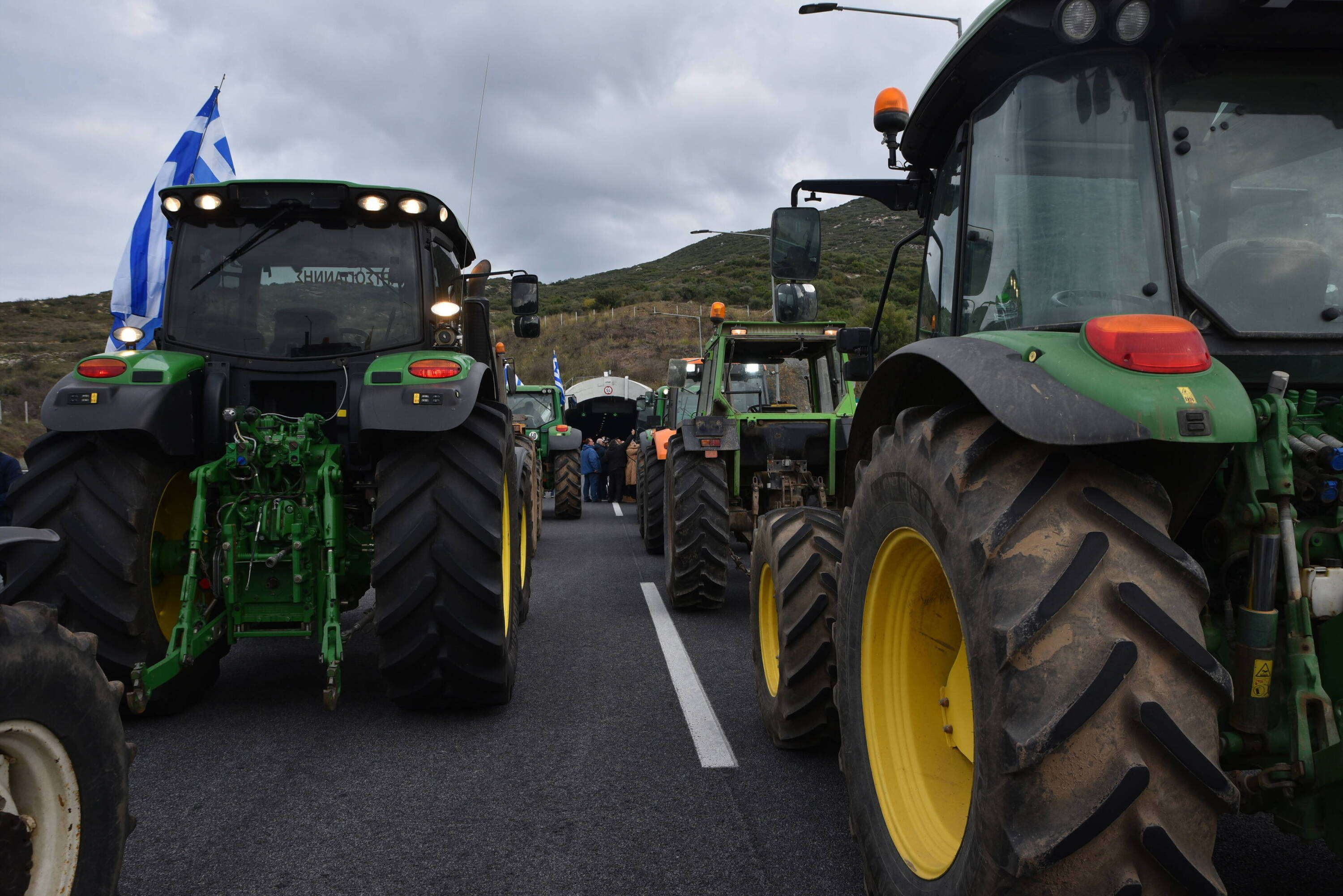 Grecja sparaliżowana: Ponad 50 blokad rolników, w niedzielę decydujące spotkanie