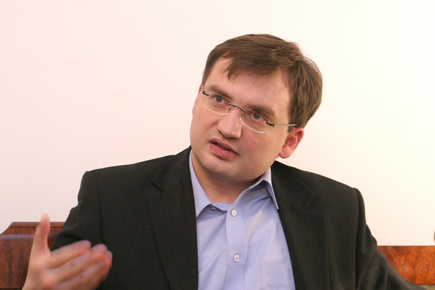 Ziobro przypomniał, że projekt PiS został przedstawiony Sejmowi w poprzedniej kadencji i zyskał pozytywną opinię komisji, ale nie został uchwalony z powodu skrócenia kadencji.