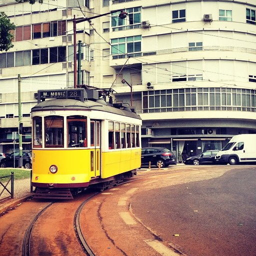 Słynny lizboński tramwaj linii 28, fot. www.facetikuchnia.com.pl