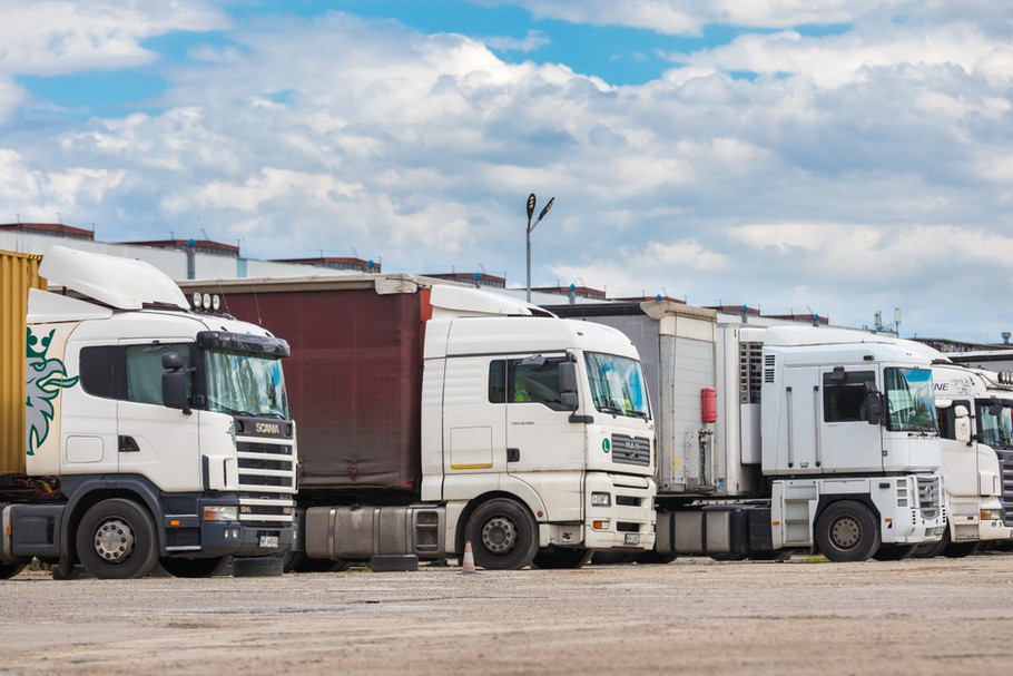 Wojna na Ukrainie rujnuje branżę logistyczną. Przejścia graniczne na wschodzie nie pozwalają na zwykły ruch towarowy, ze względu na to, że wszystkie siły zostały przekierowane na dostarczanie sprzętu wojskowego, pomoc humanitarną, a także ewakuację uchodźców