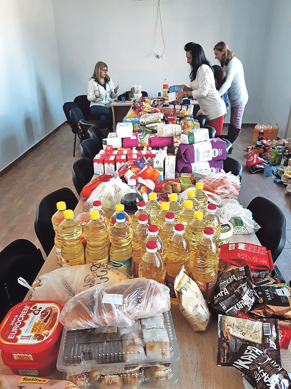 Plan je da sva donirana hrana rasporedi za oko 40 porodica iz Tavankuta, sa Makove sedmice i u drugim delovima grada, kažu organizatorke.