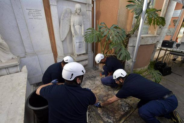 Ekshumacja grobów w Watykanie