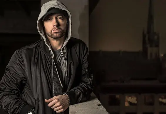 Eminem d 10 lat jest trzeźwy. Raper pochwalił się odznaką byłych narkomanów i alkoholików