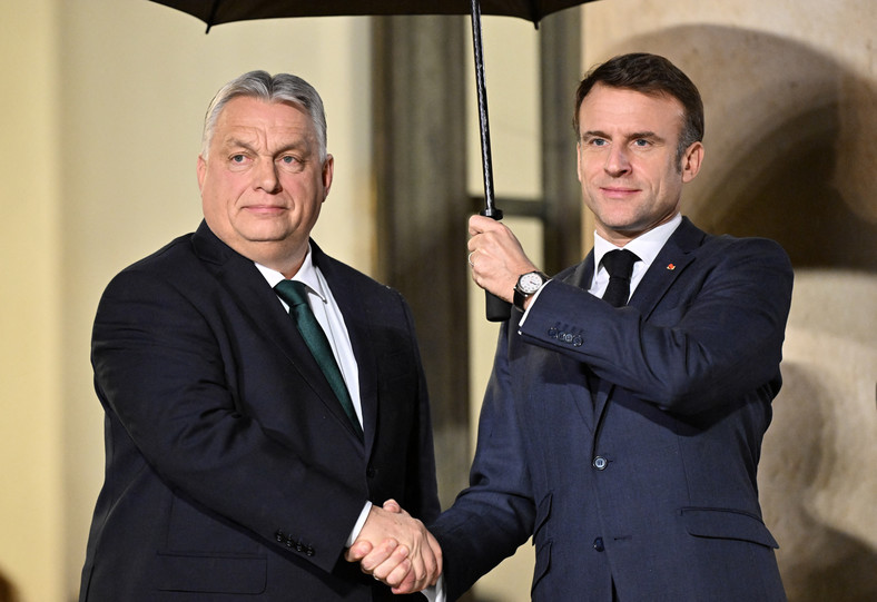 Viktor Orban i Emmanuel Macron przed spotkaniem w Pałacu Elizejskim, Paryż, grudzień 2023 r.